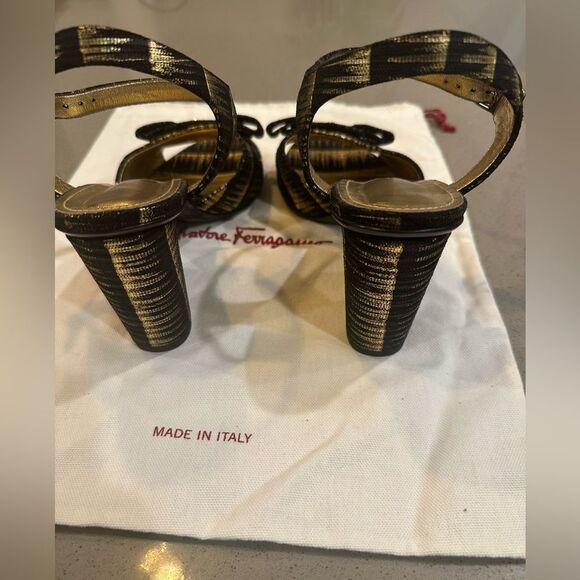 Salvatore Ferragamo 'Violet' Golden Metallic Stripe Bow Sandal Heels Size 8 - Picture 3 of 10